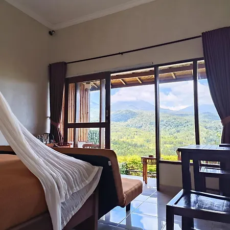 Made Oka Homestay And Warung