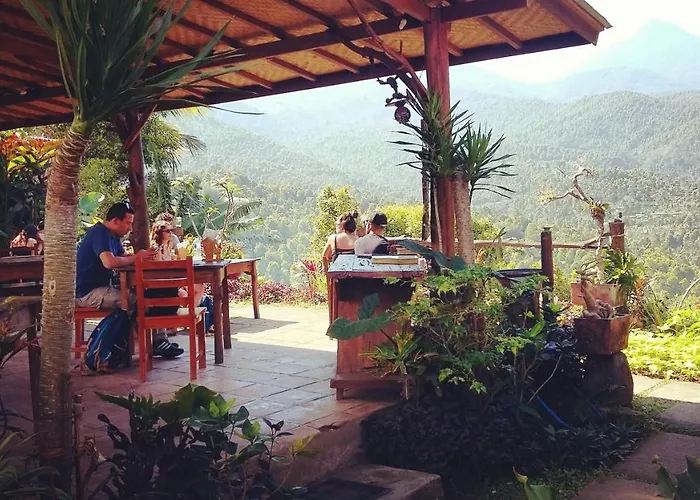 Made Oka And Warung 4*