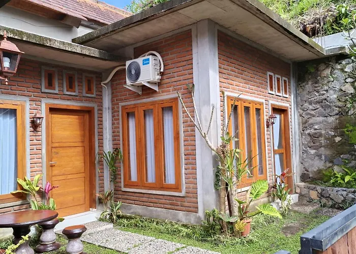 Made Oka And Warung Affittacamere